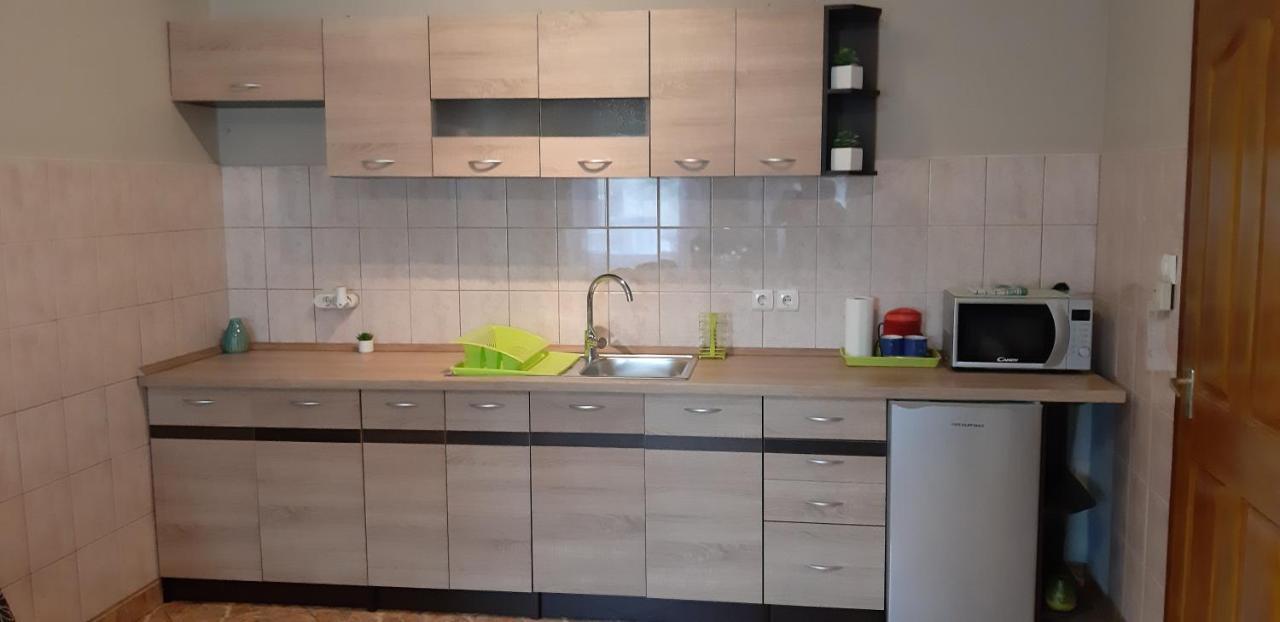 Flora Apartman Gyula Exteriér fotografie
