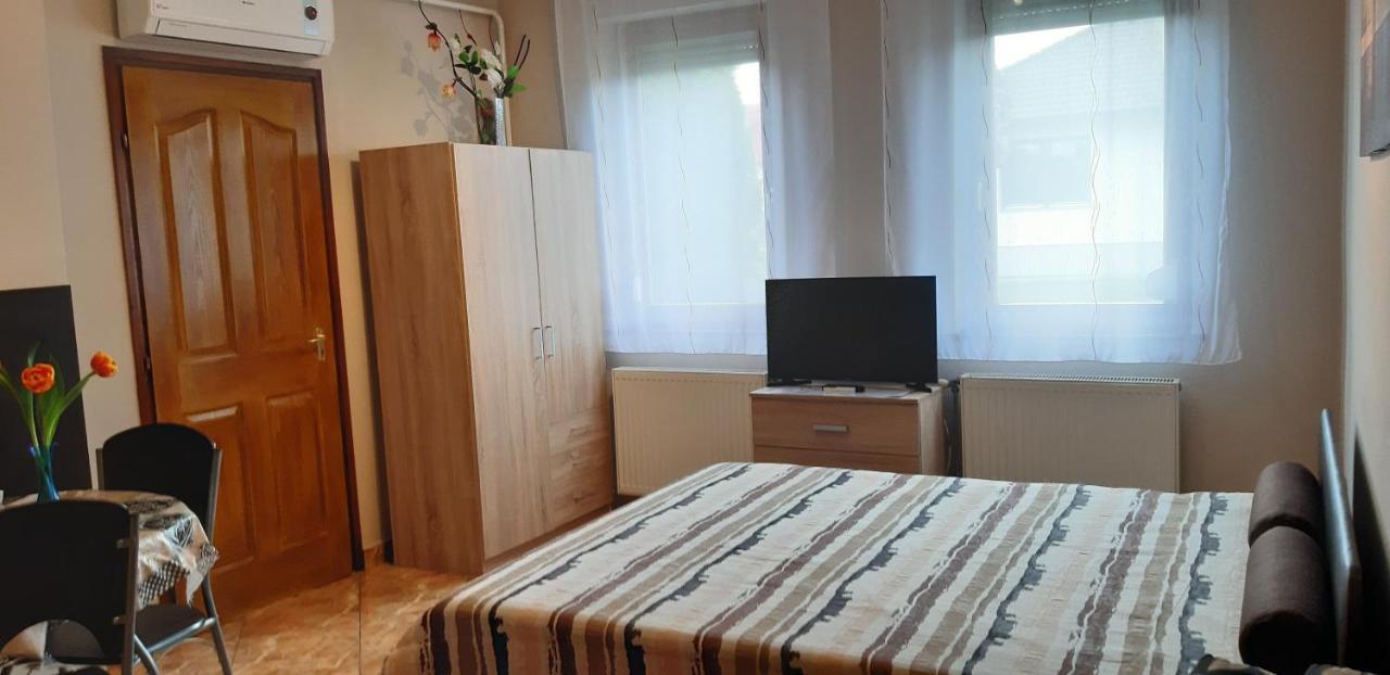 Flora Apartman Gyula Exteriér fotografie