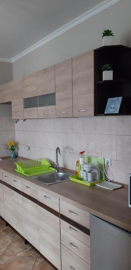 Flora Apartman Gyula Exteriér fotografie